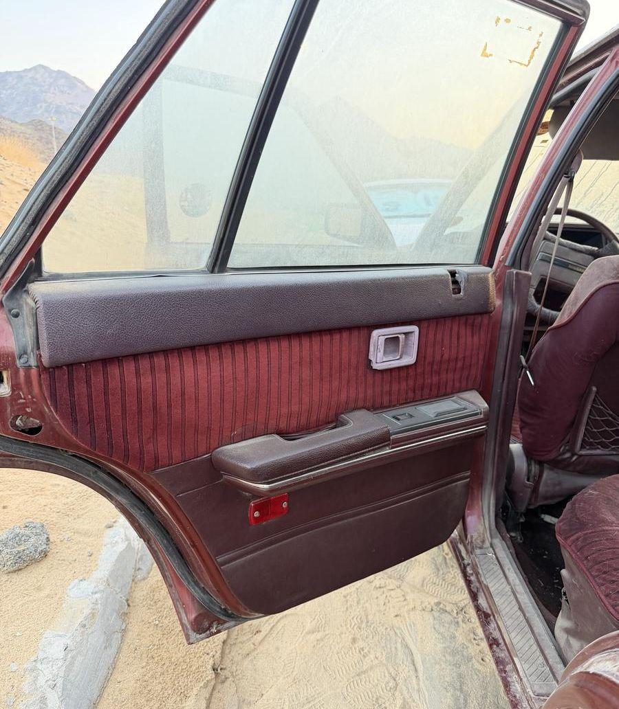 نيسان لوريل 86