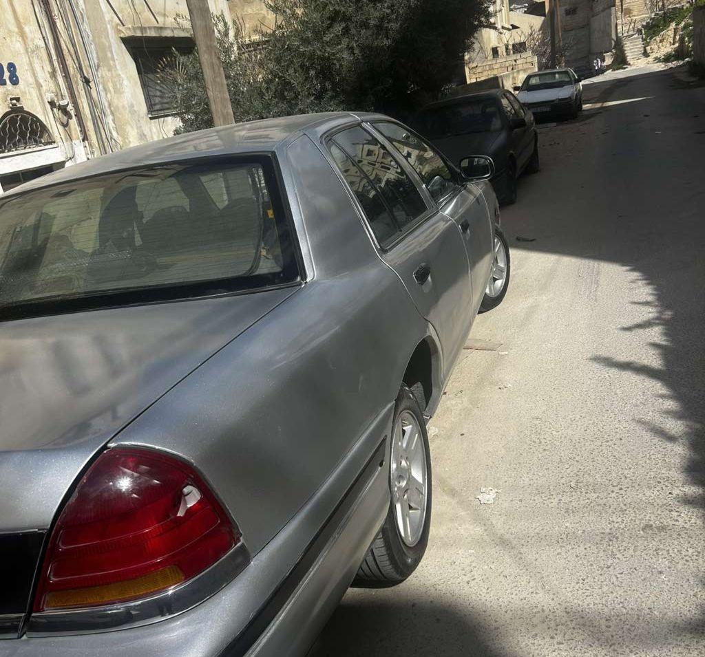 1999, فورد, كراون