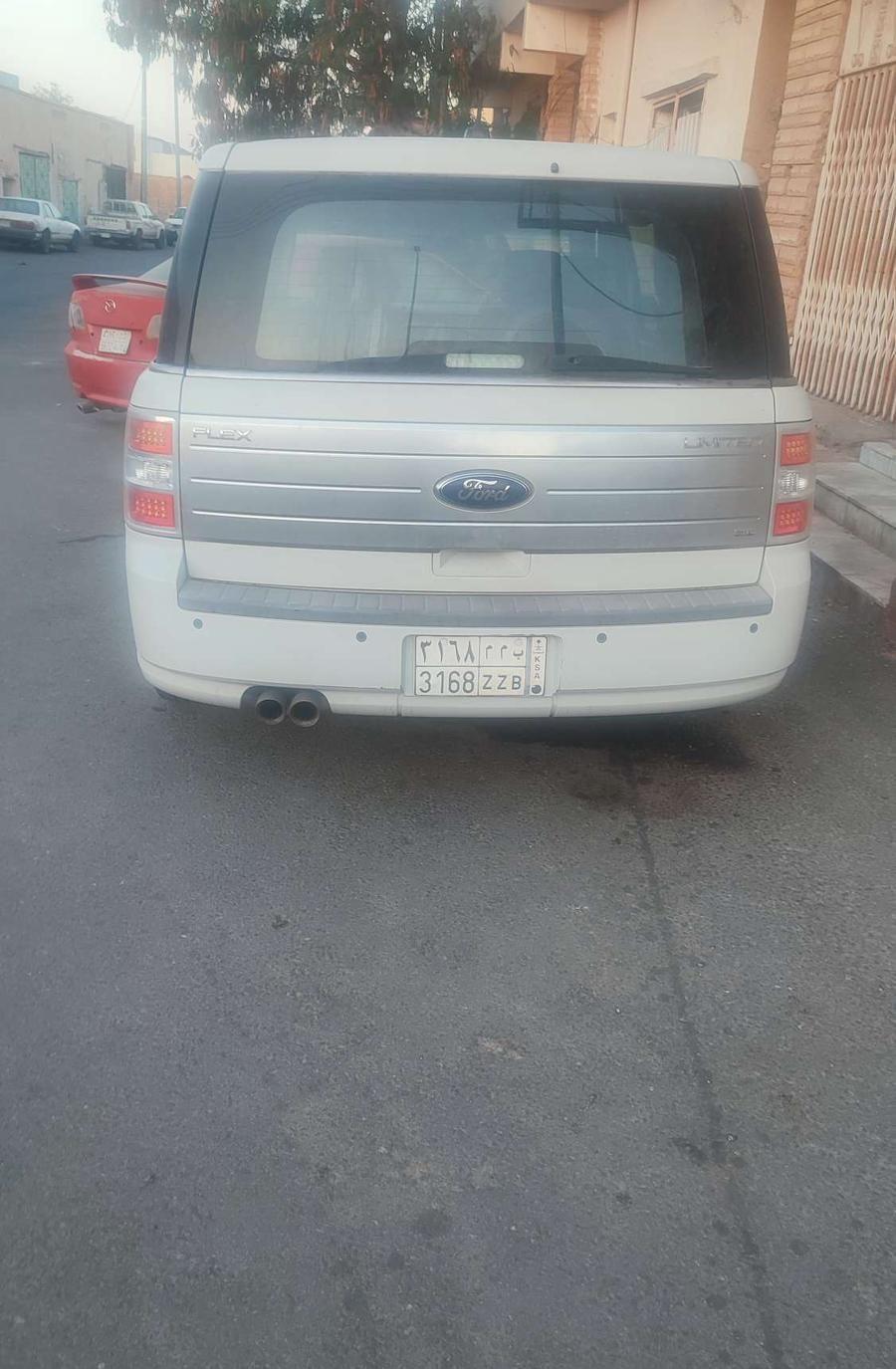 فورد فليكس بيضاء