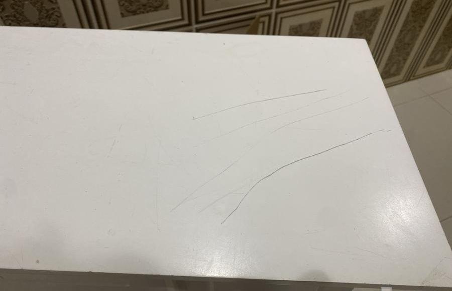 طاولة اثاث