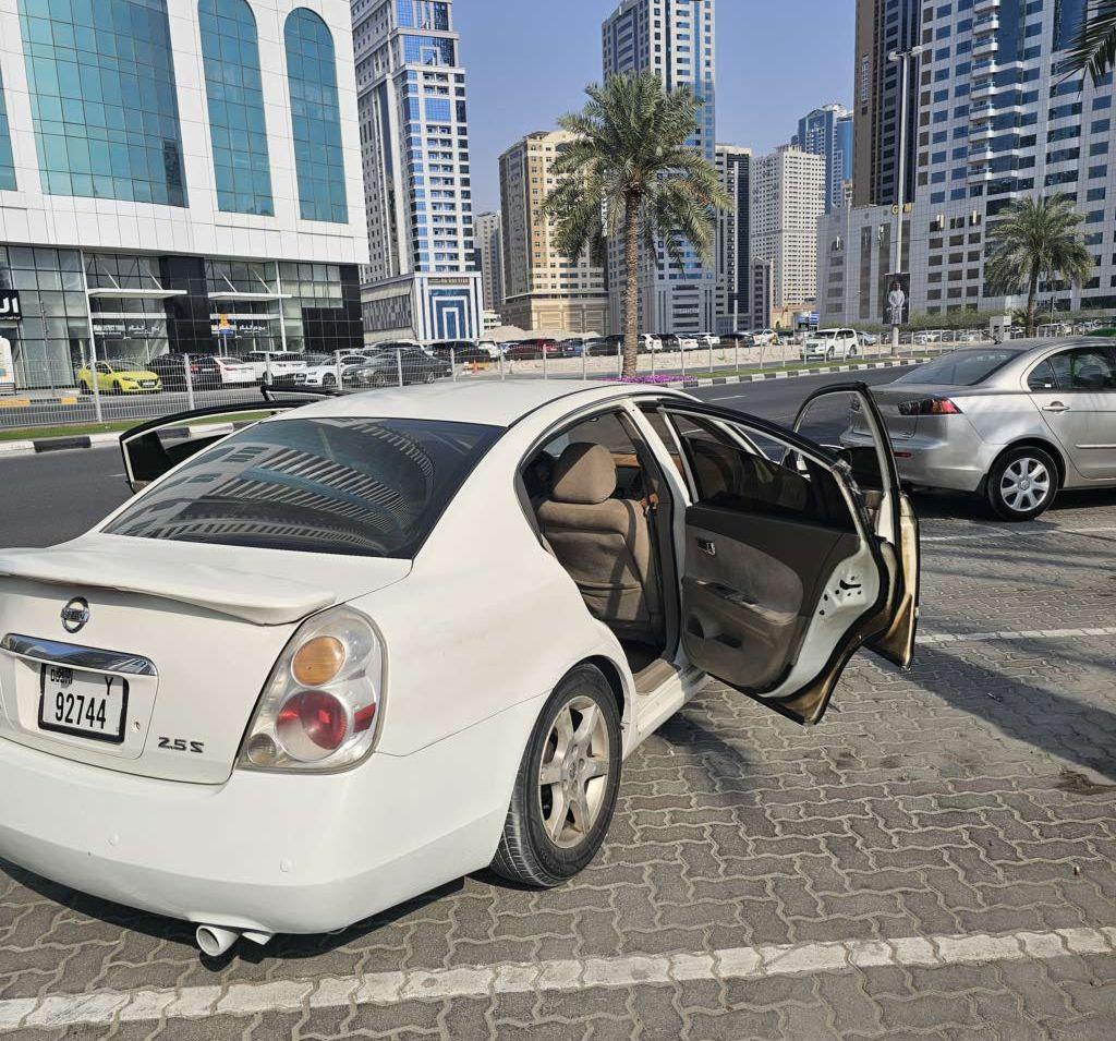 2005 نيسان التيما