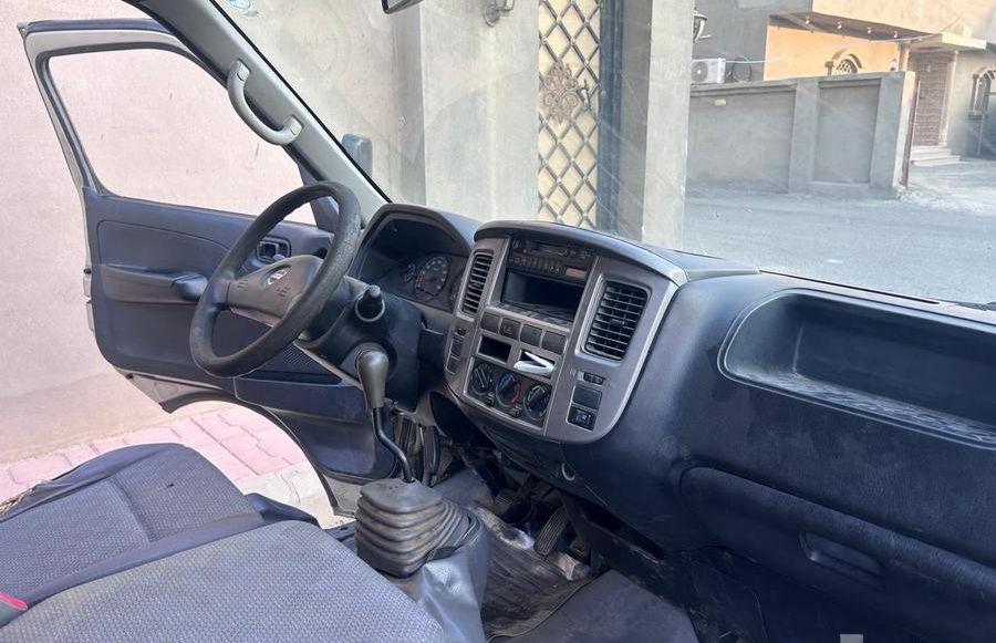 باص نيسان ر