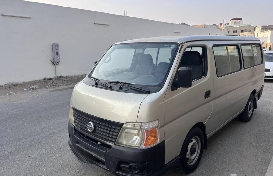 باص نيسان ر