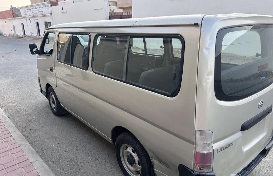 باص نيسان ر
