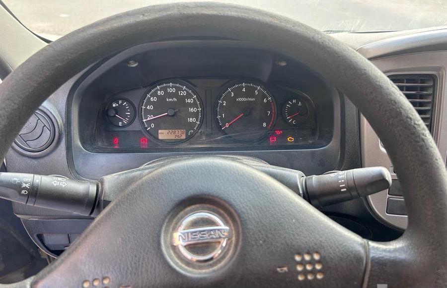 باص نيسان ر