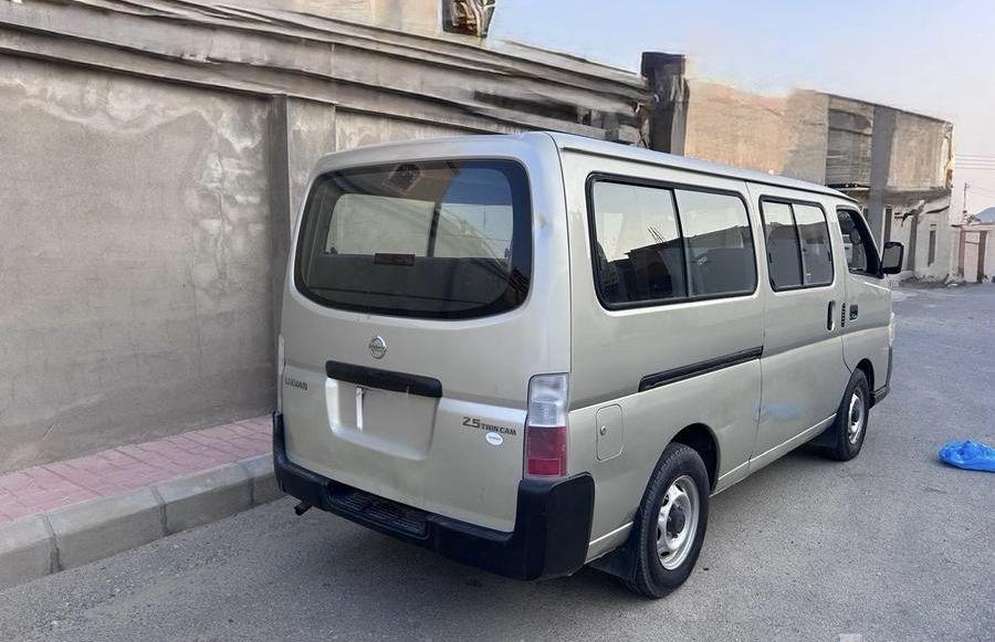 باص نيسان ر