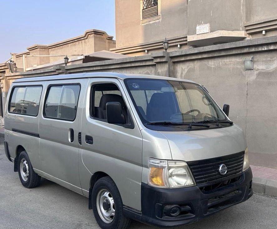 باص نيسان ر