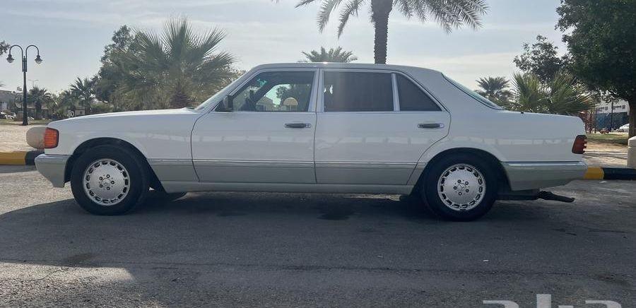مرسيدس بنز 560SEL