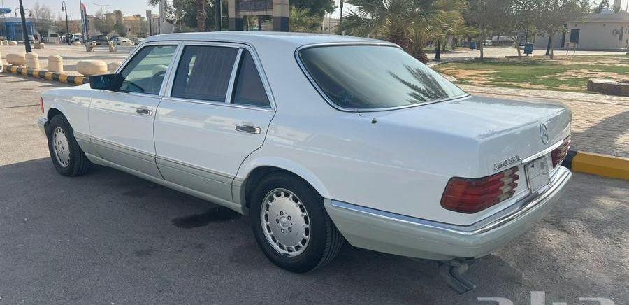 مرسيدس بنز 560SEL