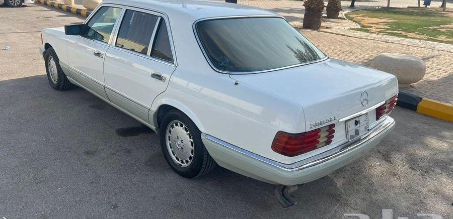مرسيدس بنز 560SEL
