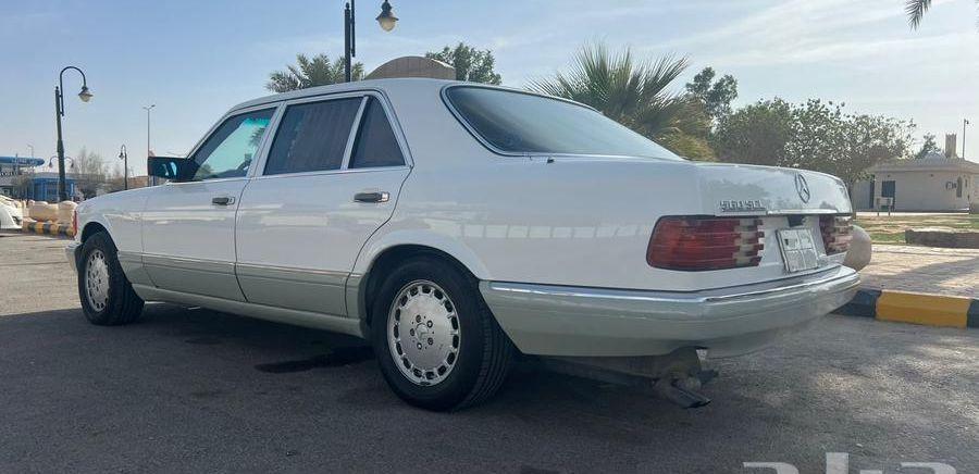 مرسيدس بنز 560SEL