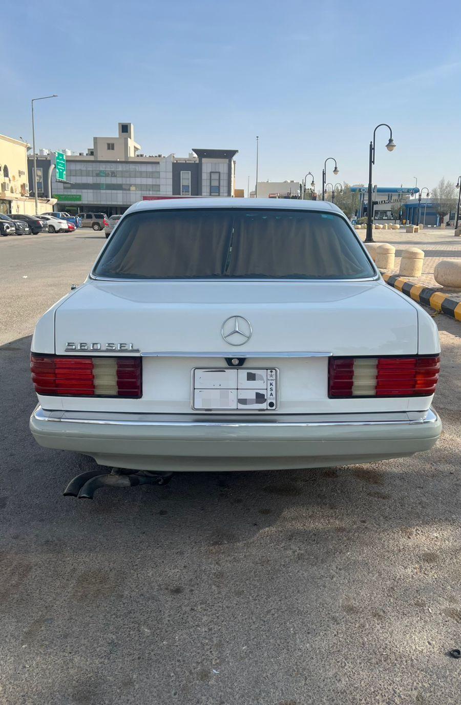 مرسيدس بنز 560SEL