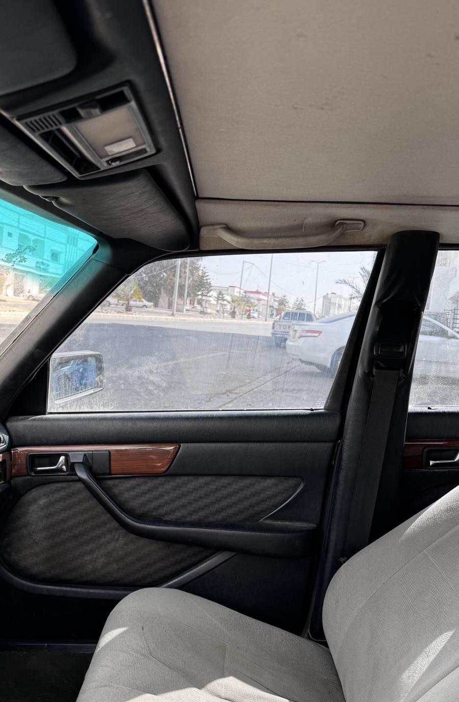 مرسيدس بنز 1990