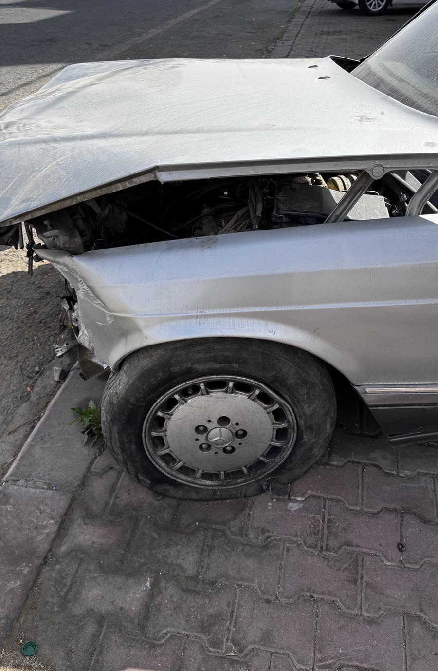 مرسيدس بنز 1990
