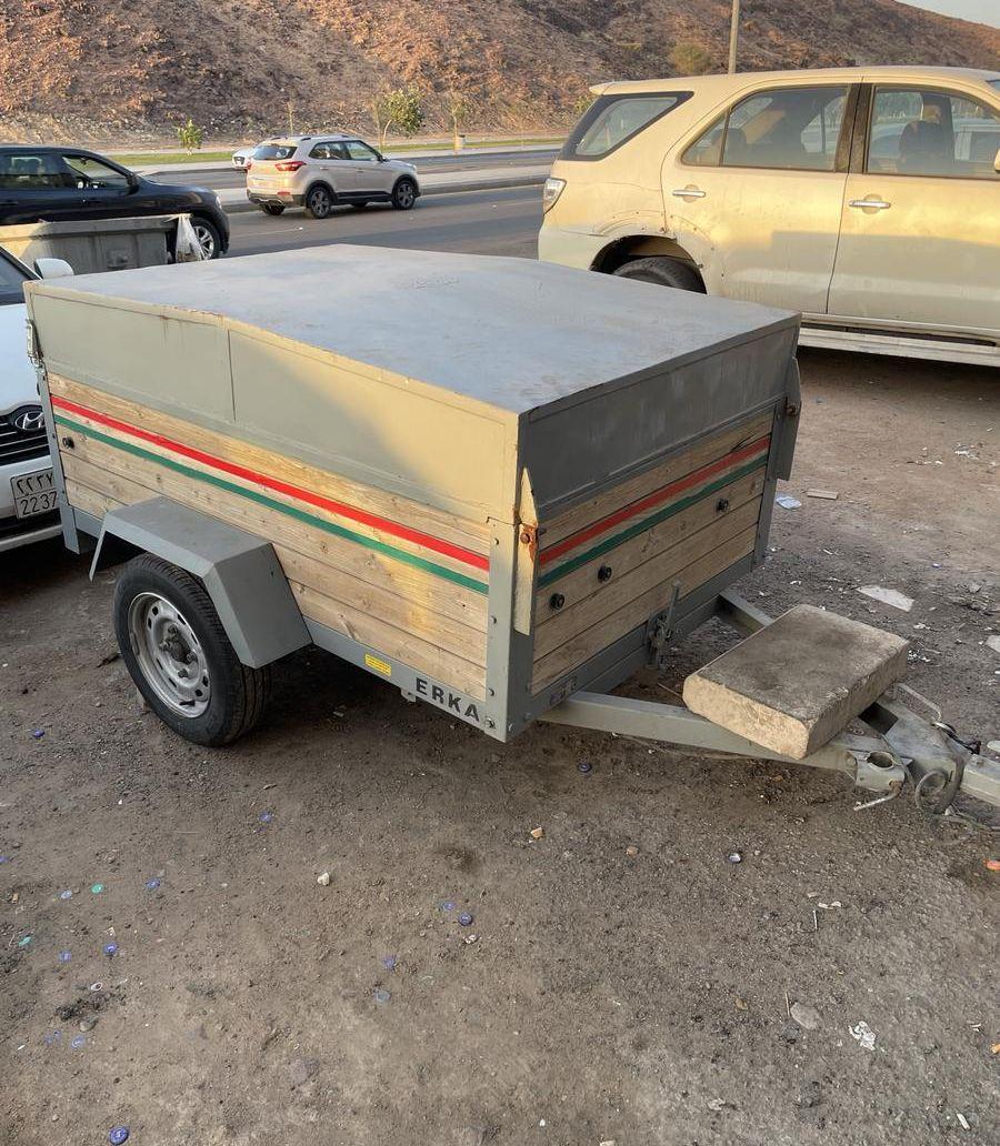 قلص مقطورة عفش