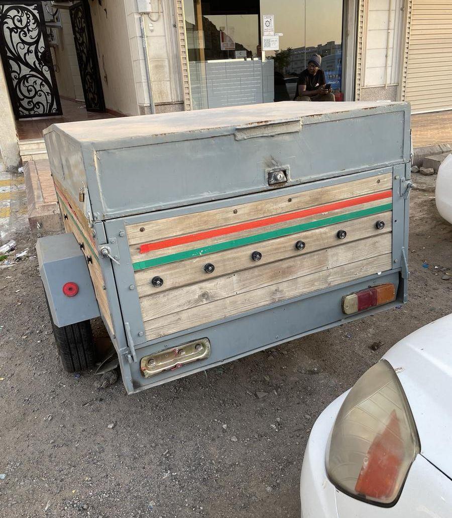 قلص مقطورة عفش