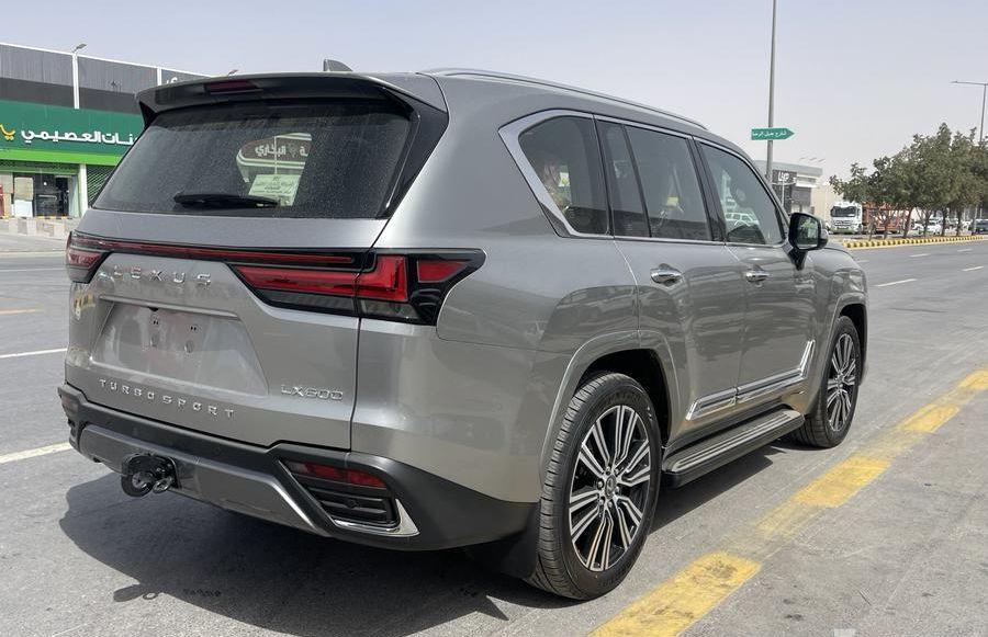 لكزس LX600 BB