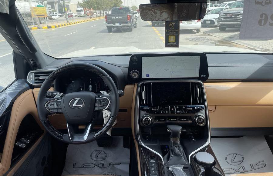 لكزس LX600 BB