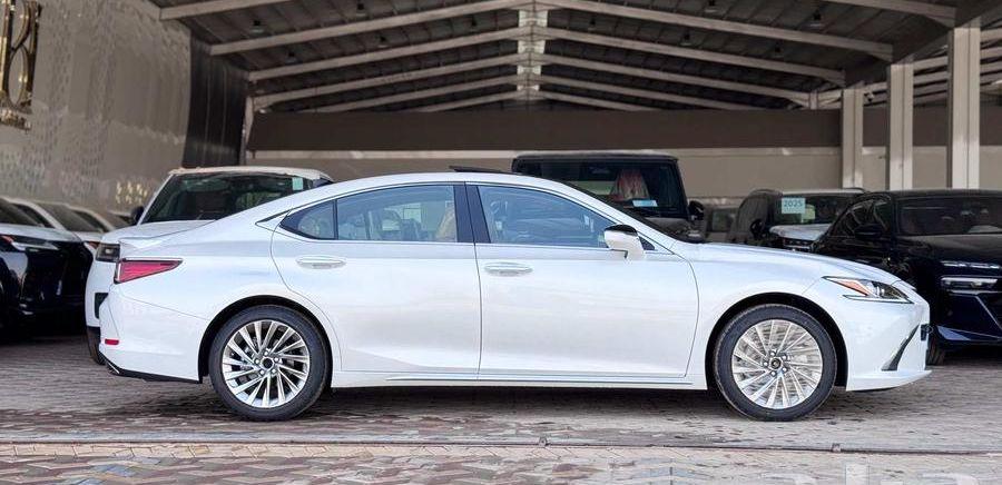 متوفر لكزس ES350