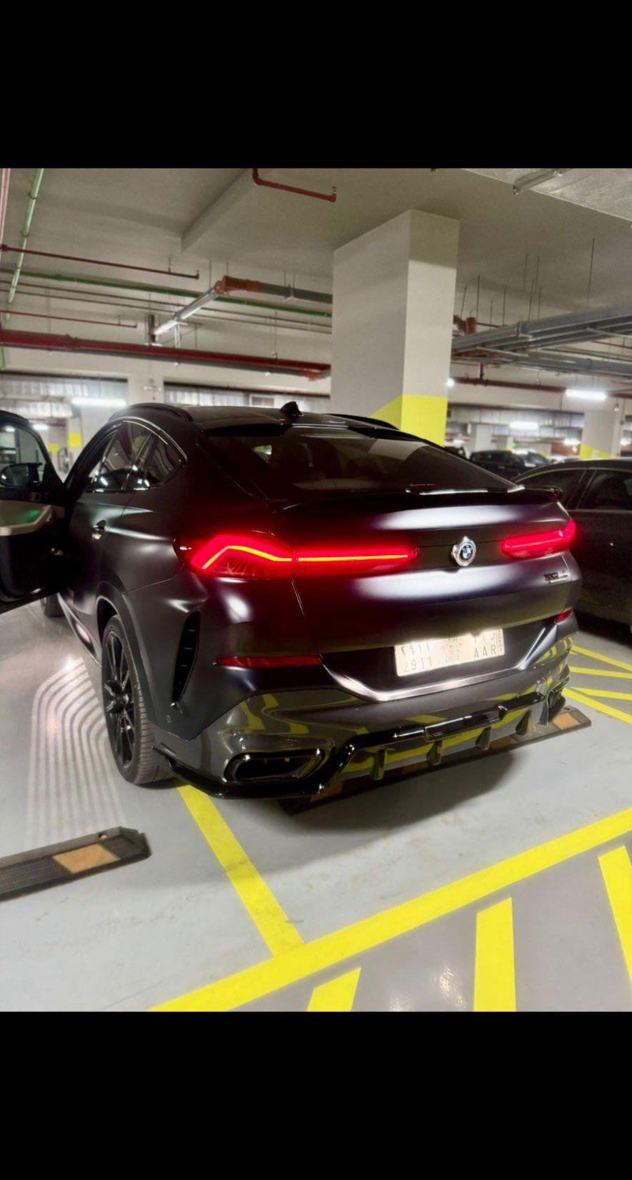 BMW X6 M50i