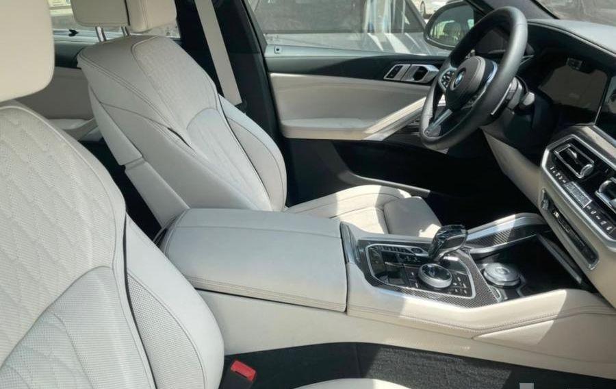 BMW X6 M50i