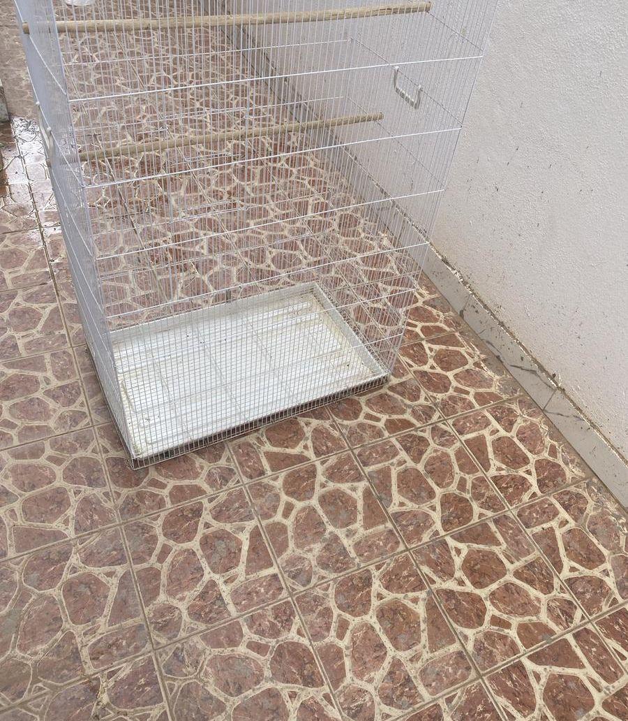 قفص كبير و