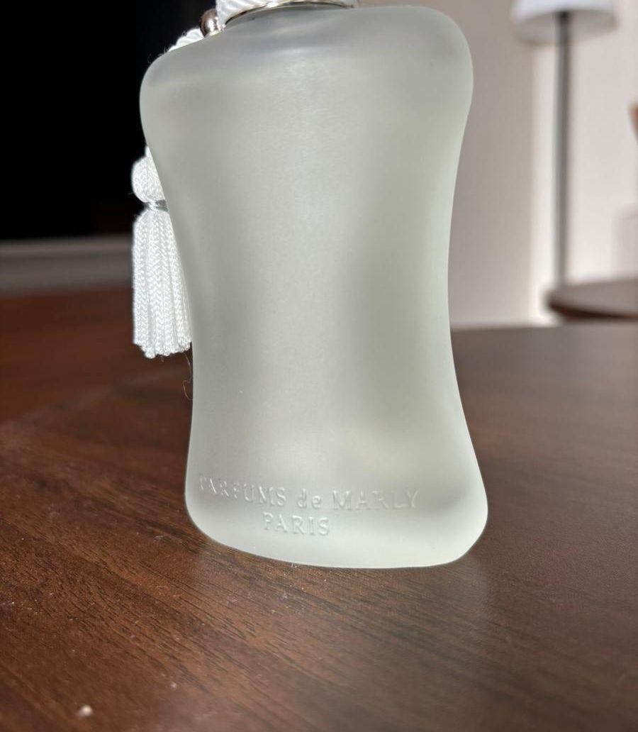عطر . Valaya