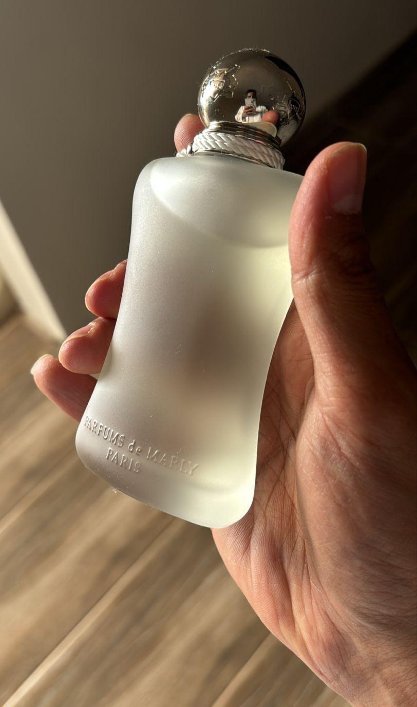 عطر . Valaya