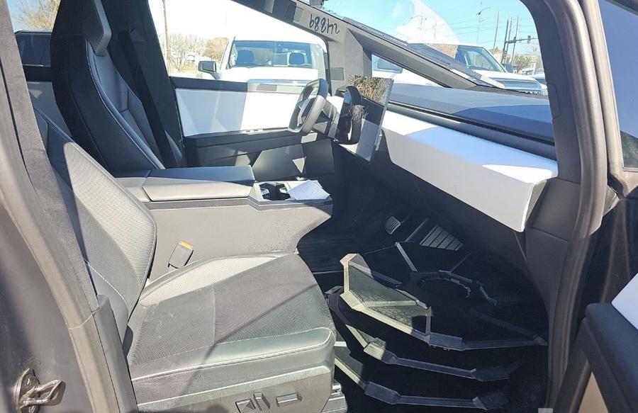 Tesla Cybertruck 2024