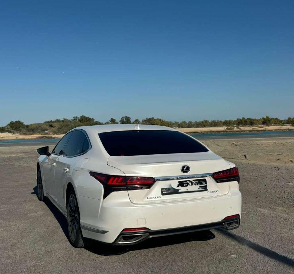 2022 لكزس LS