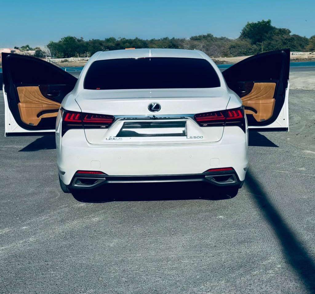 2022 لكزس LS
