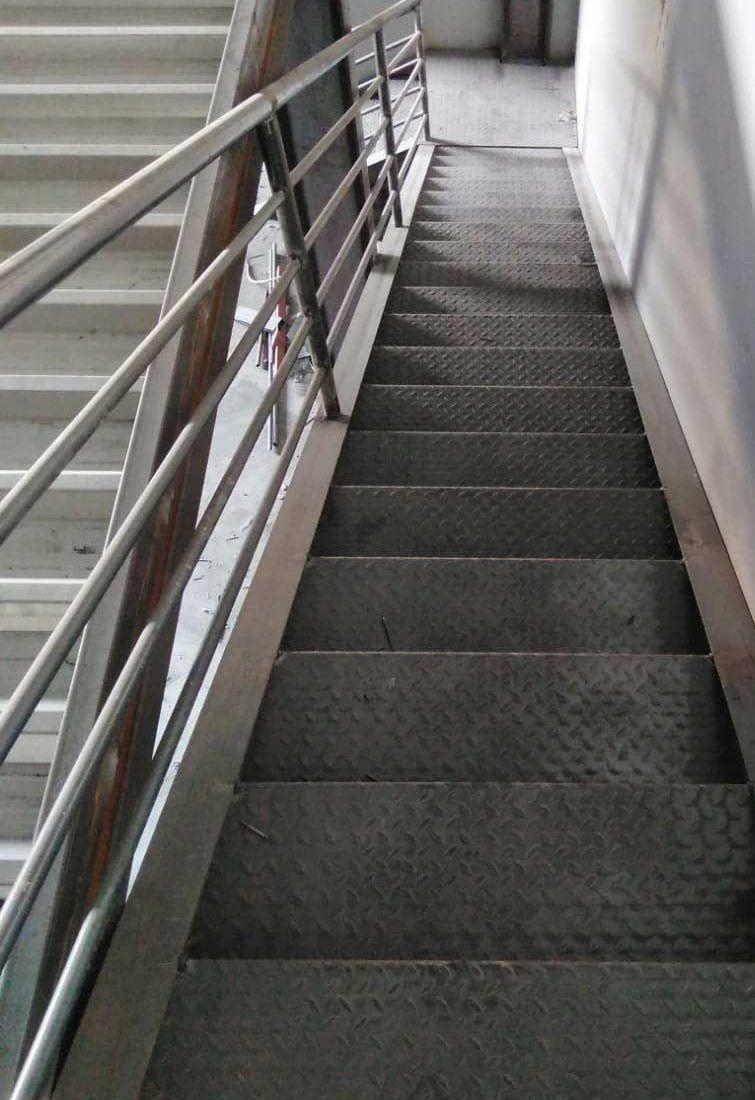 حداد مستودعات سندويش