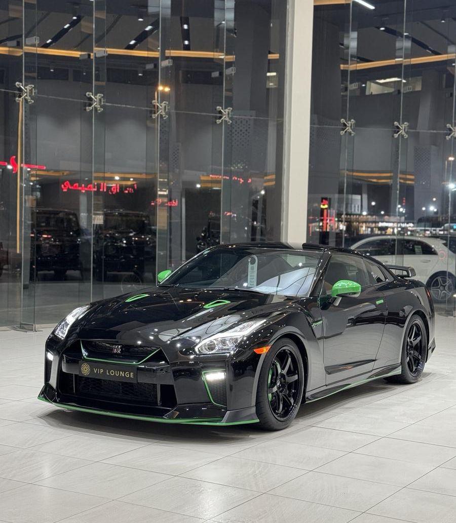 NISSAN GTR