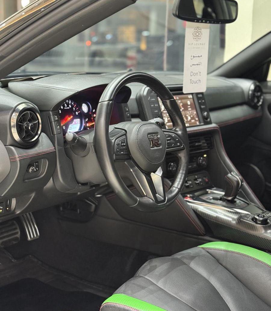 NISSAN GTR