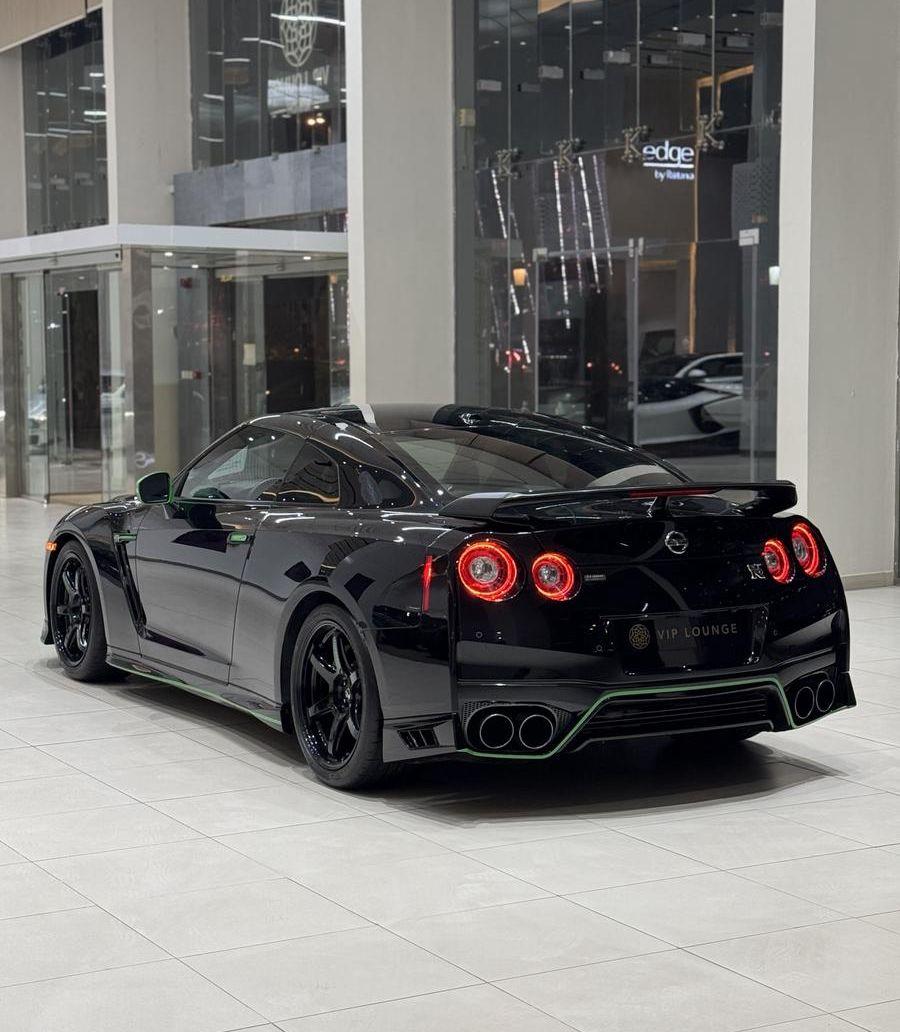 NISSAN GTR
