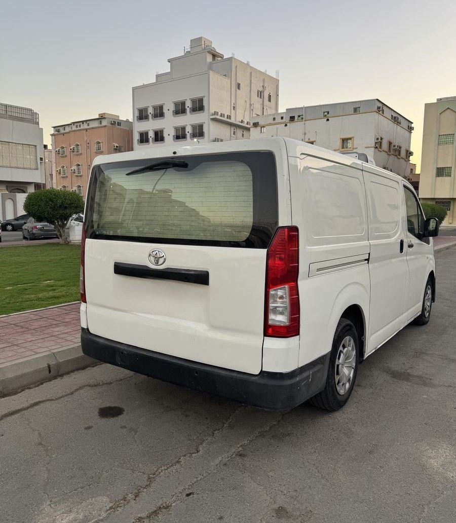 باص ثلاجة للإيجار