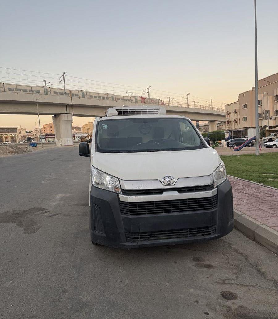 باص ثلاجة للإيجار