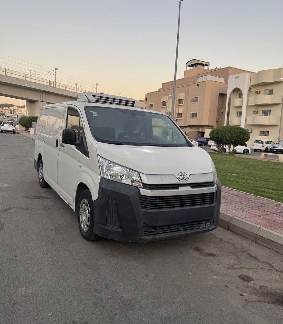 باص ثلاجة للإيجار