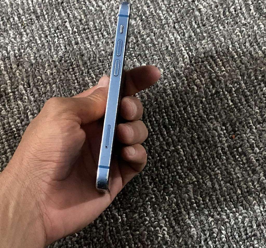 ايفون 13 مني
