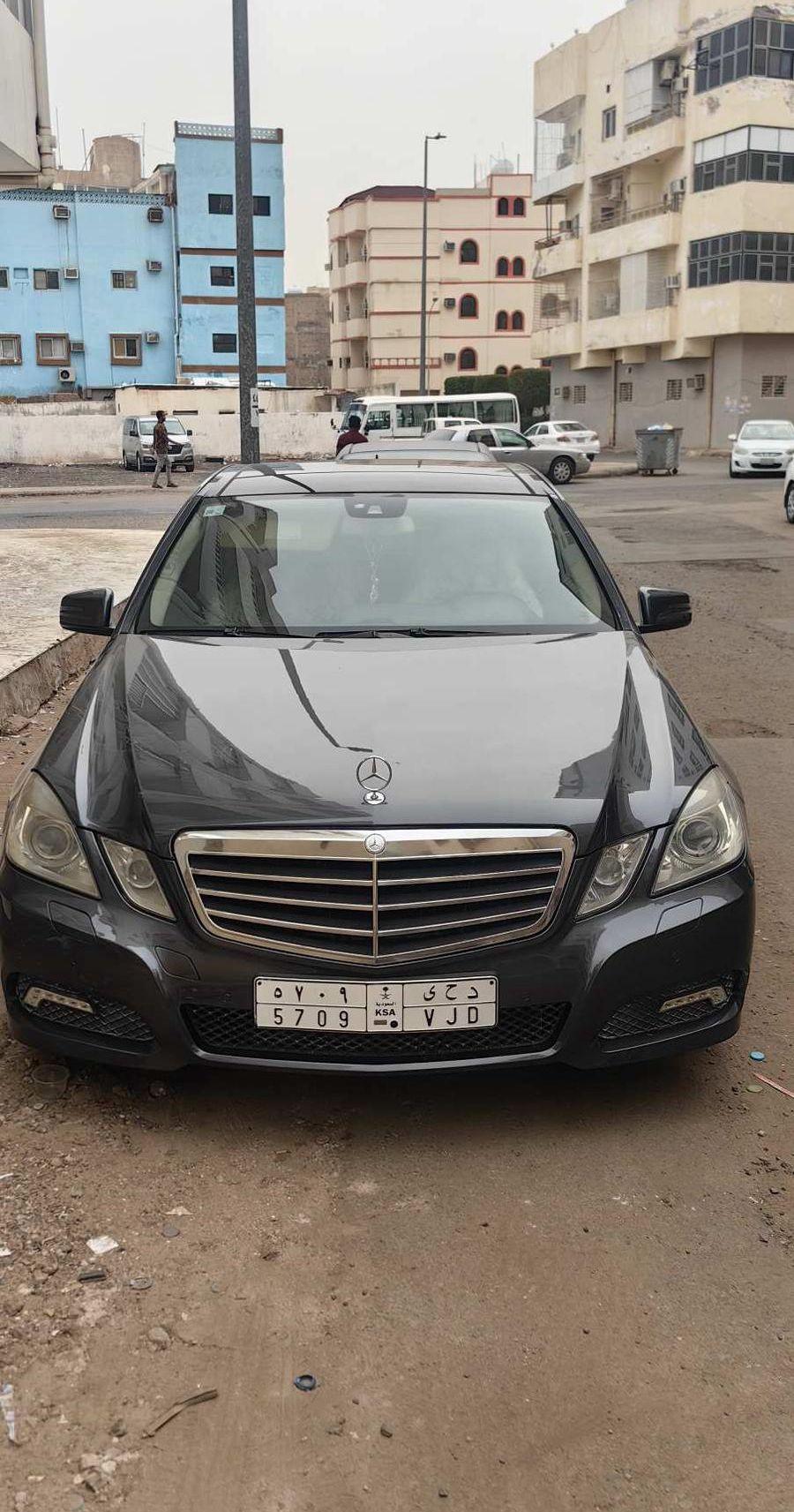 مرسيدس E300 2010