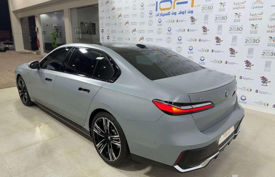 735i - 2024