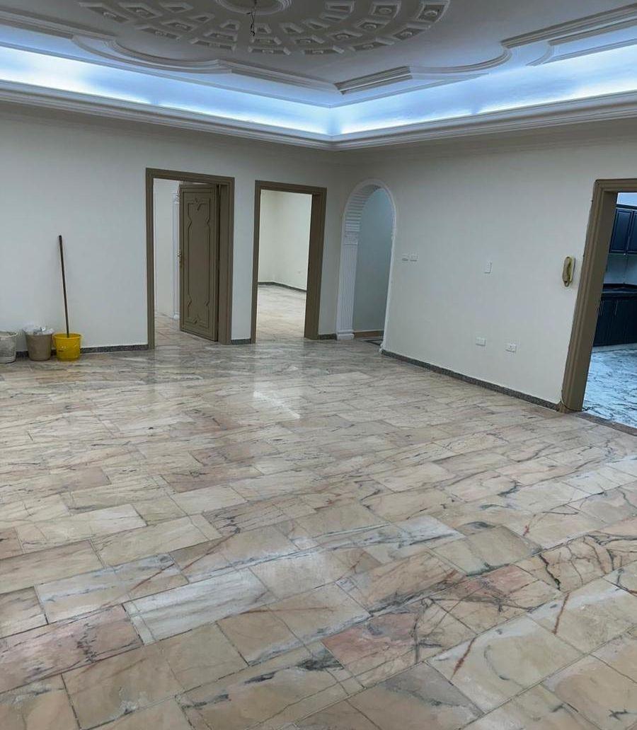 دور أول للايجار