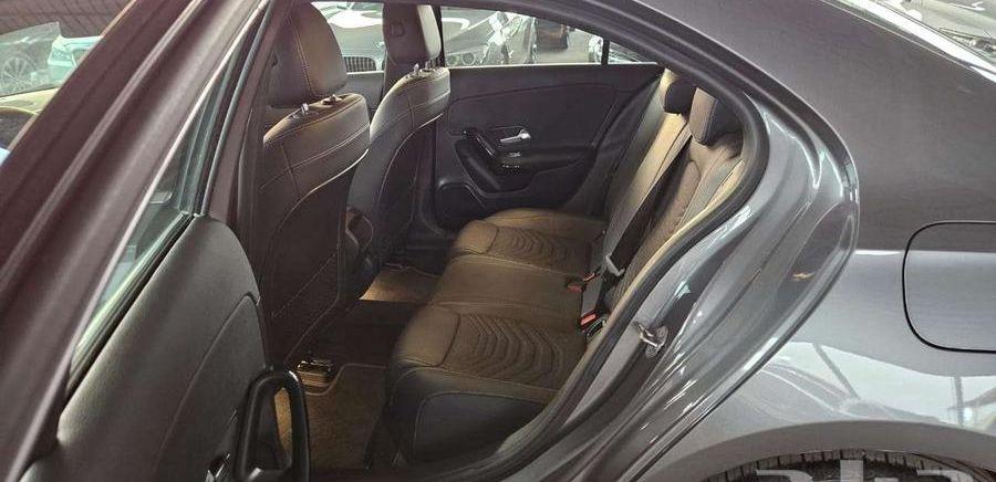 مرسيدس a220 بنزين