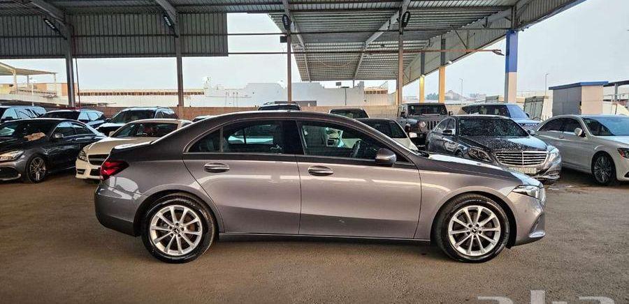 مرسيدس a220 بنزين
