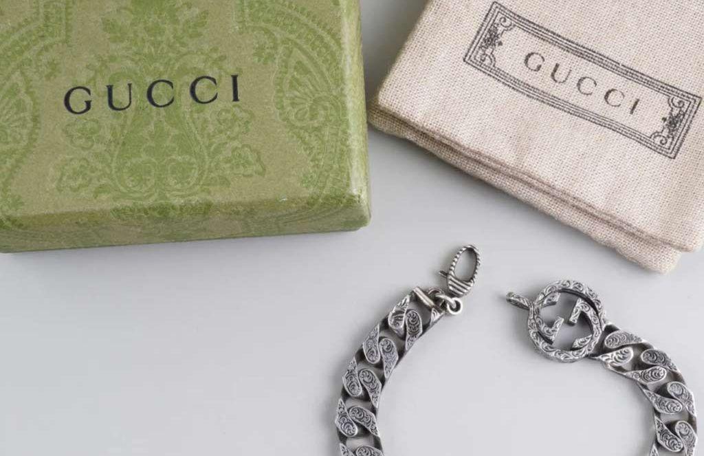اسوارة من Gucci