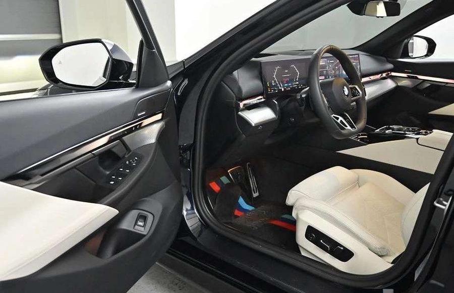 BMW 520i SPORT