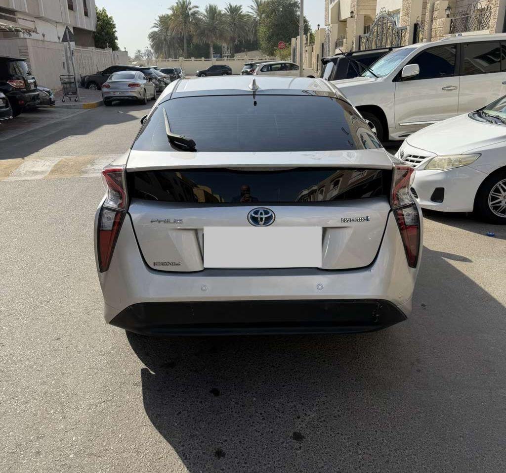 2017 تويوتا بريوس