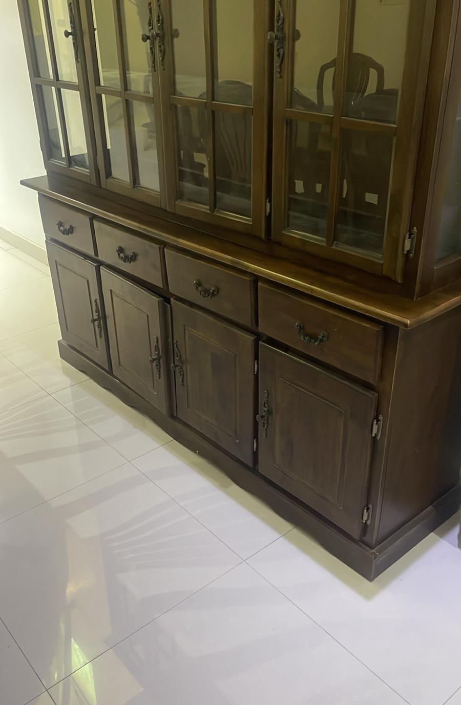 طاولع طعام ومرافقتها