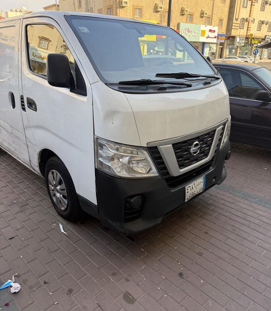 باص نيسان للبيع