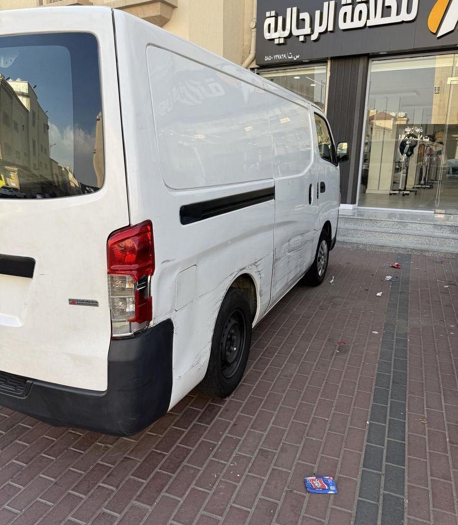 باص نيسان للبيع